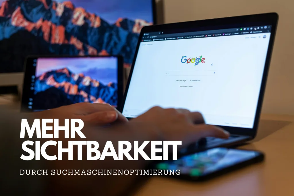Mehr Sichtbarkeit durch SEO ( Suchmaschinenoptimierung) - Banner mit einem Laptop auf dem Google geöffnet ist